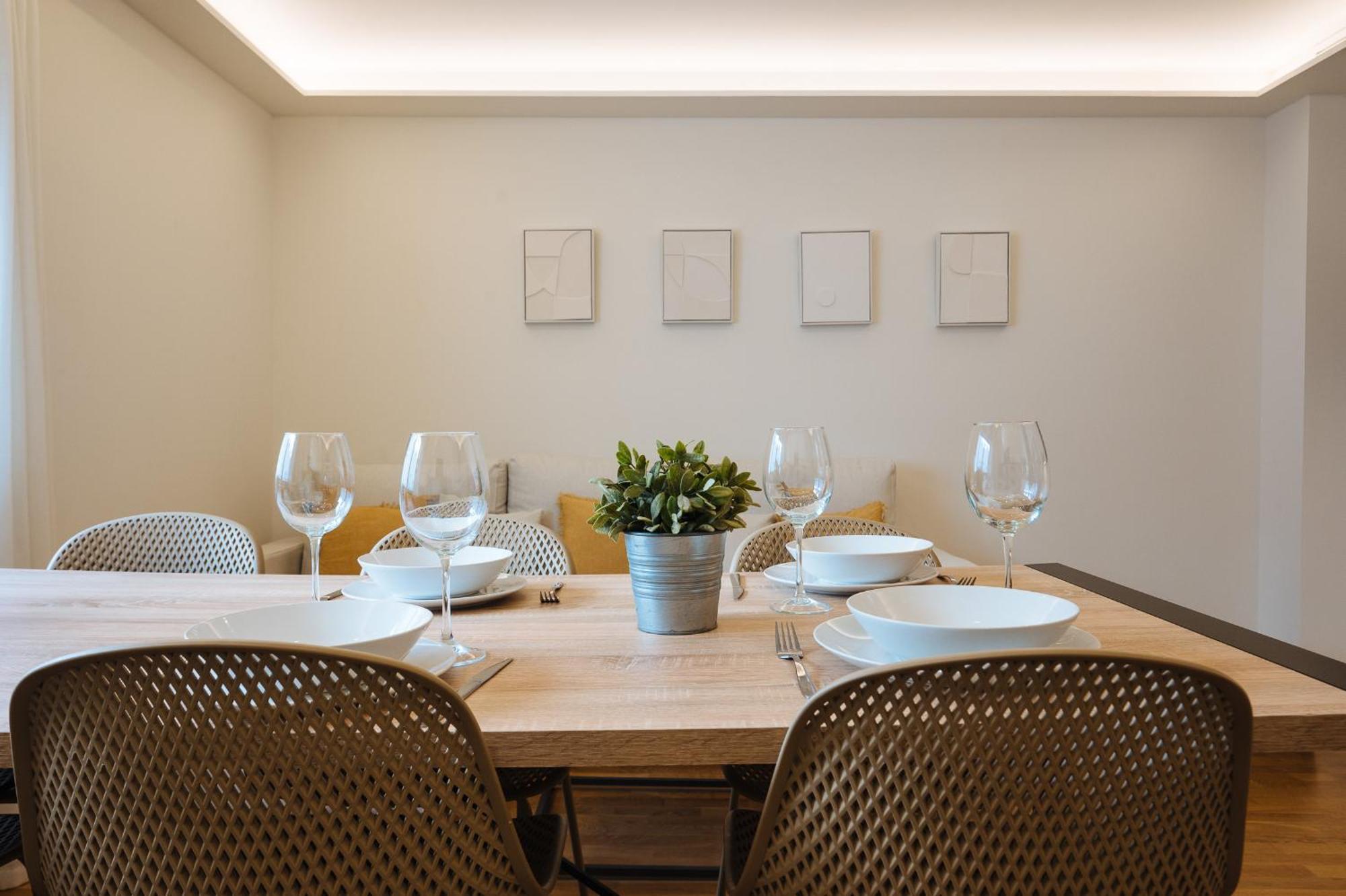 The Zentral Suites & Apartments Севиля Екстериор снимка