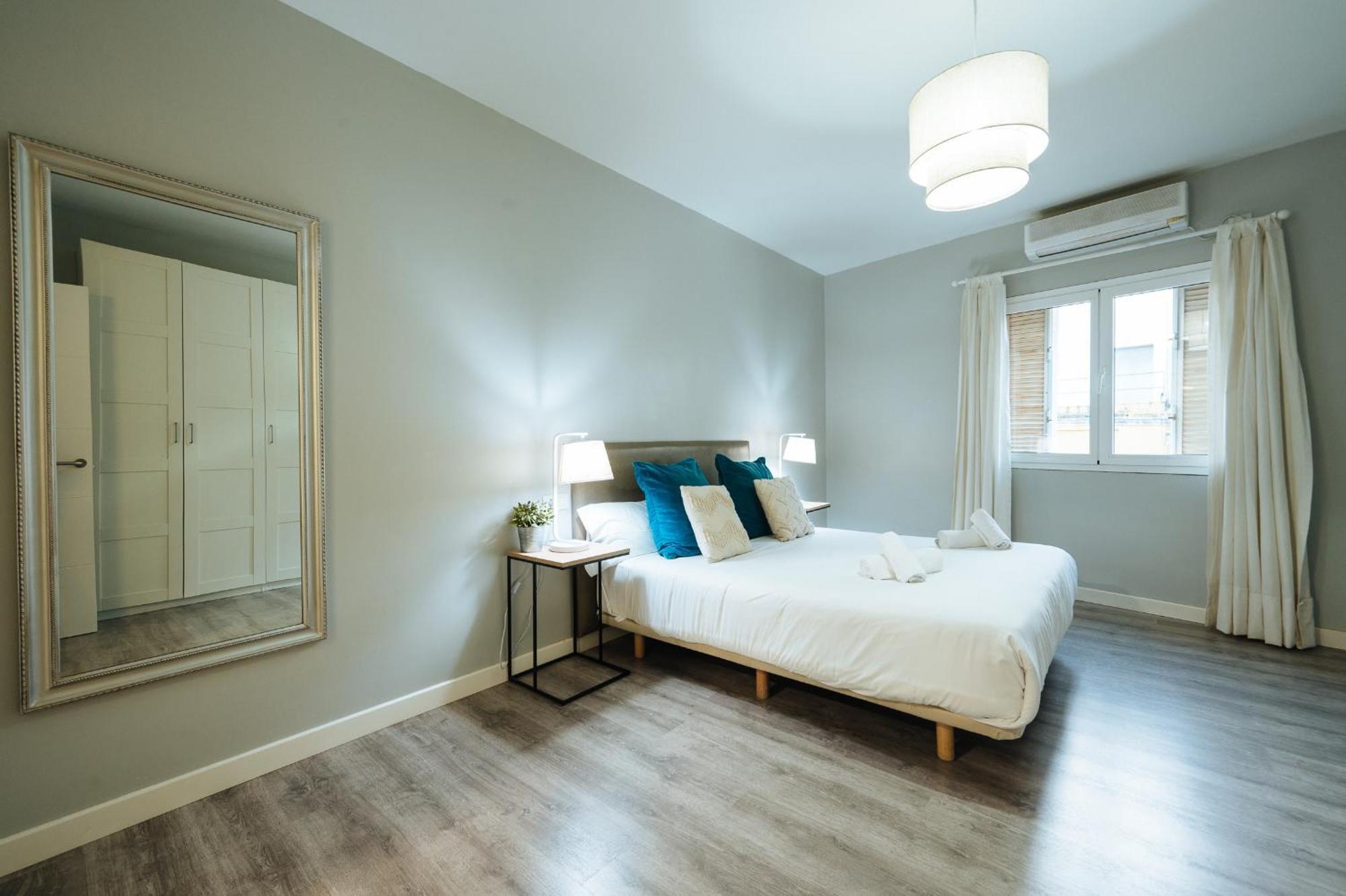 The Zentral Suites & Apartments Севиля Екстериор снимка