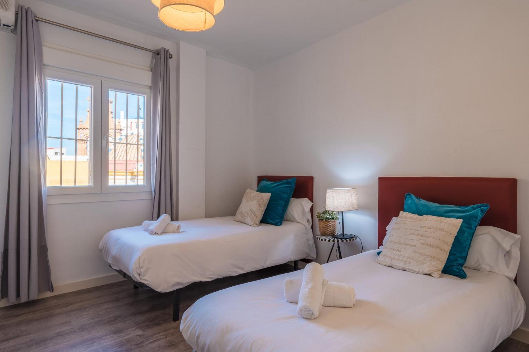 The Zentral Suites & Apartments Севиля Екстериор снимка