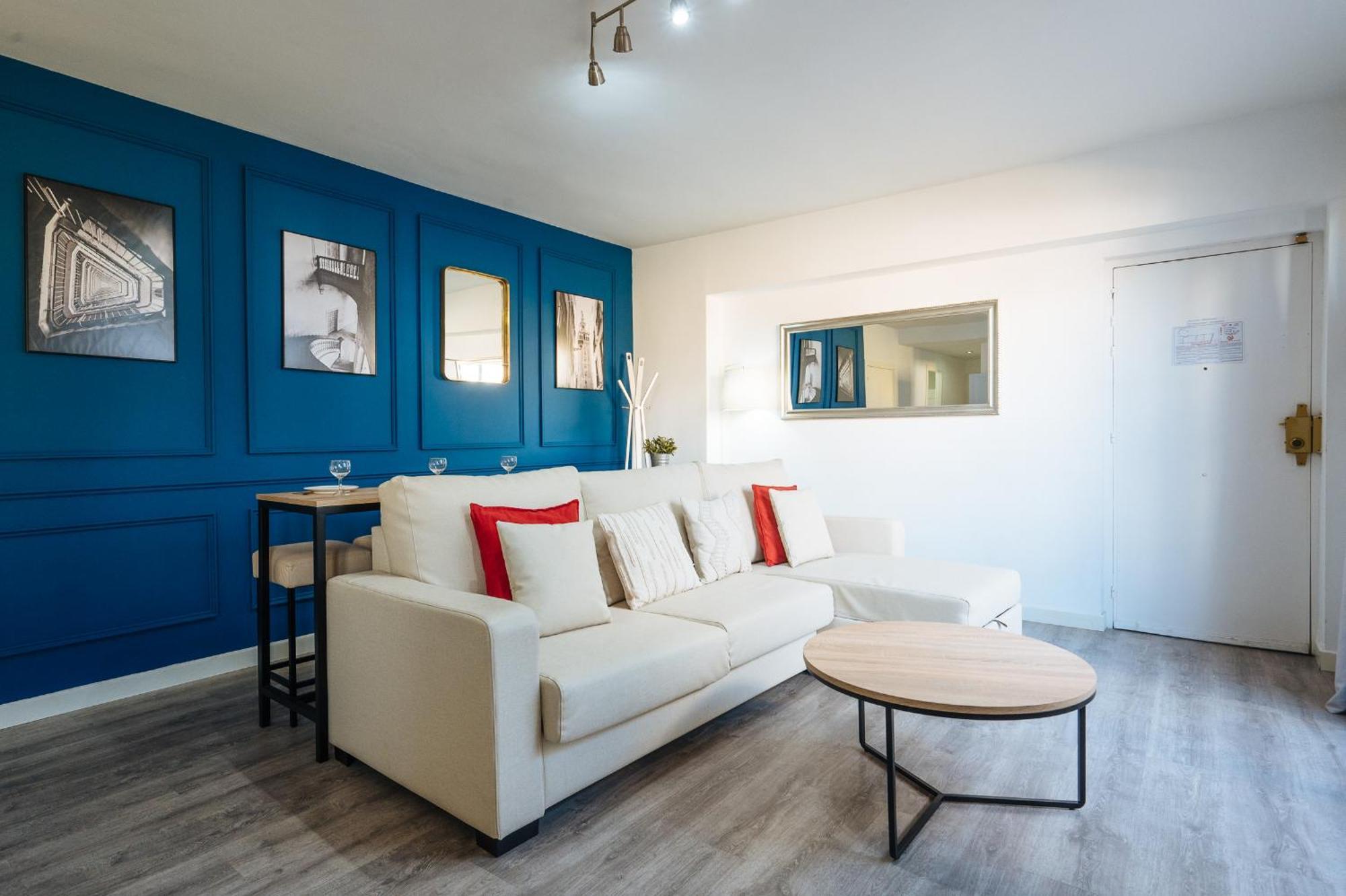 The Zentral Suites & Apartments Севиля Екстериор снимка