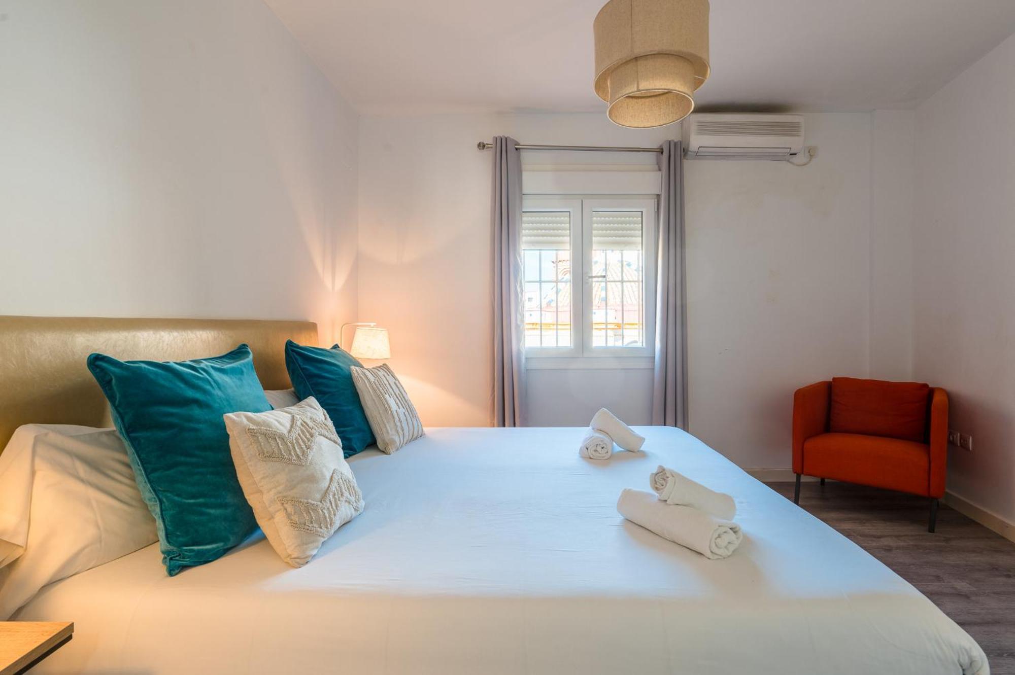 The Zentral Suites & Apartments Севиля Екстериор снимка