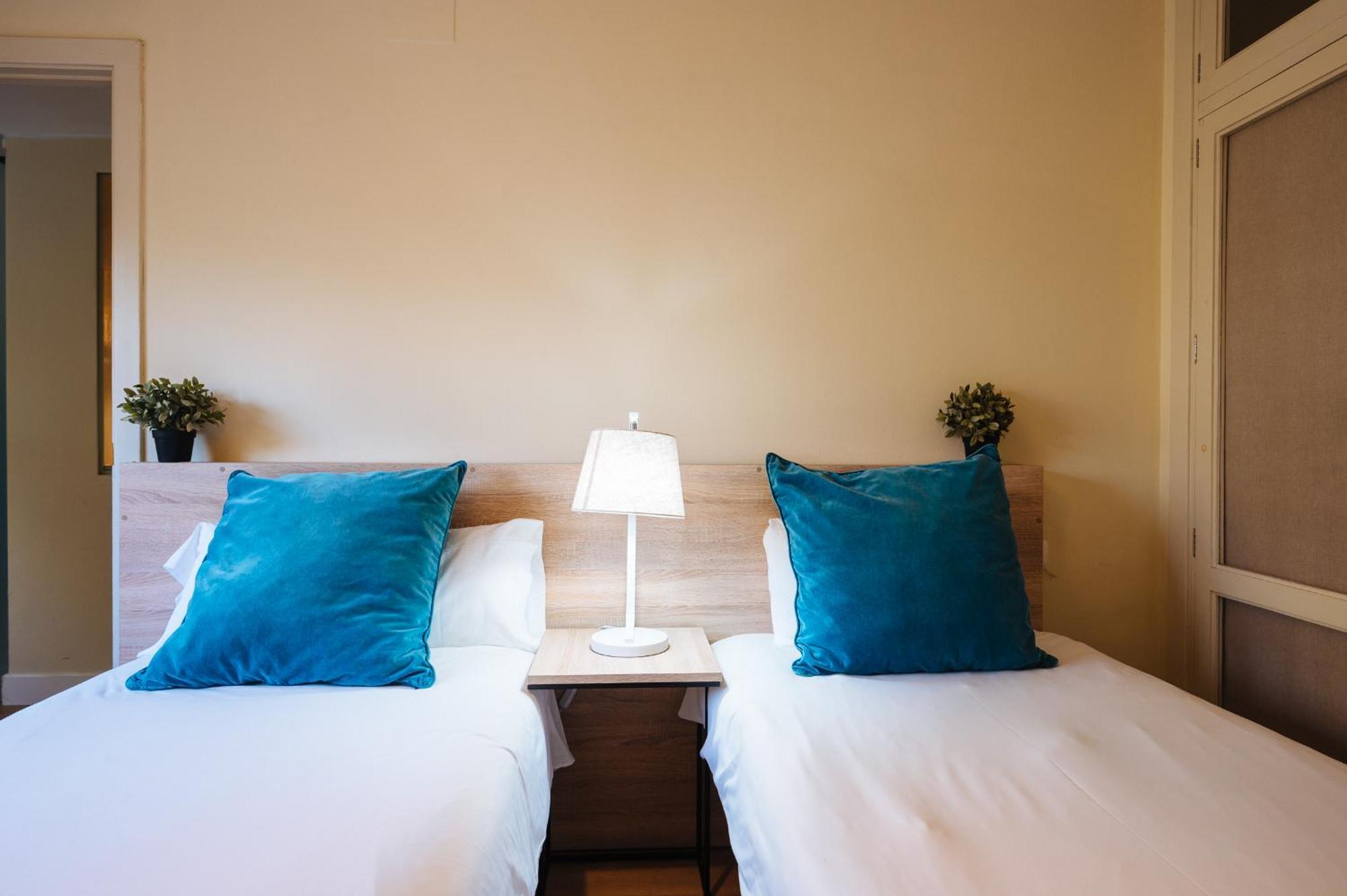The Zentral Suites & Apartments Севиля Екстериор снимка