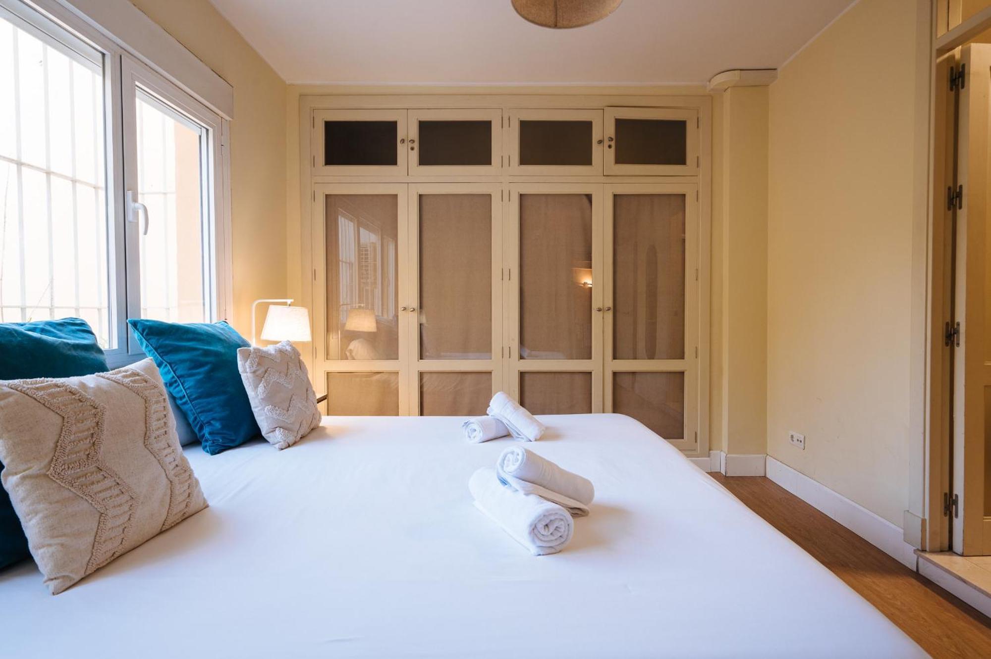 The Zentral Suites & Apartments Севиля Екстериор снимка