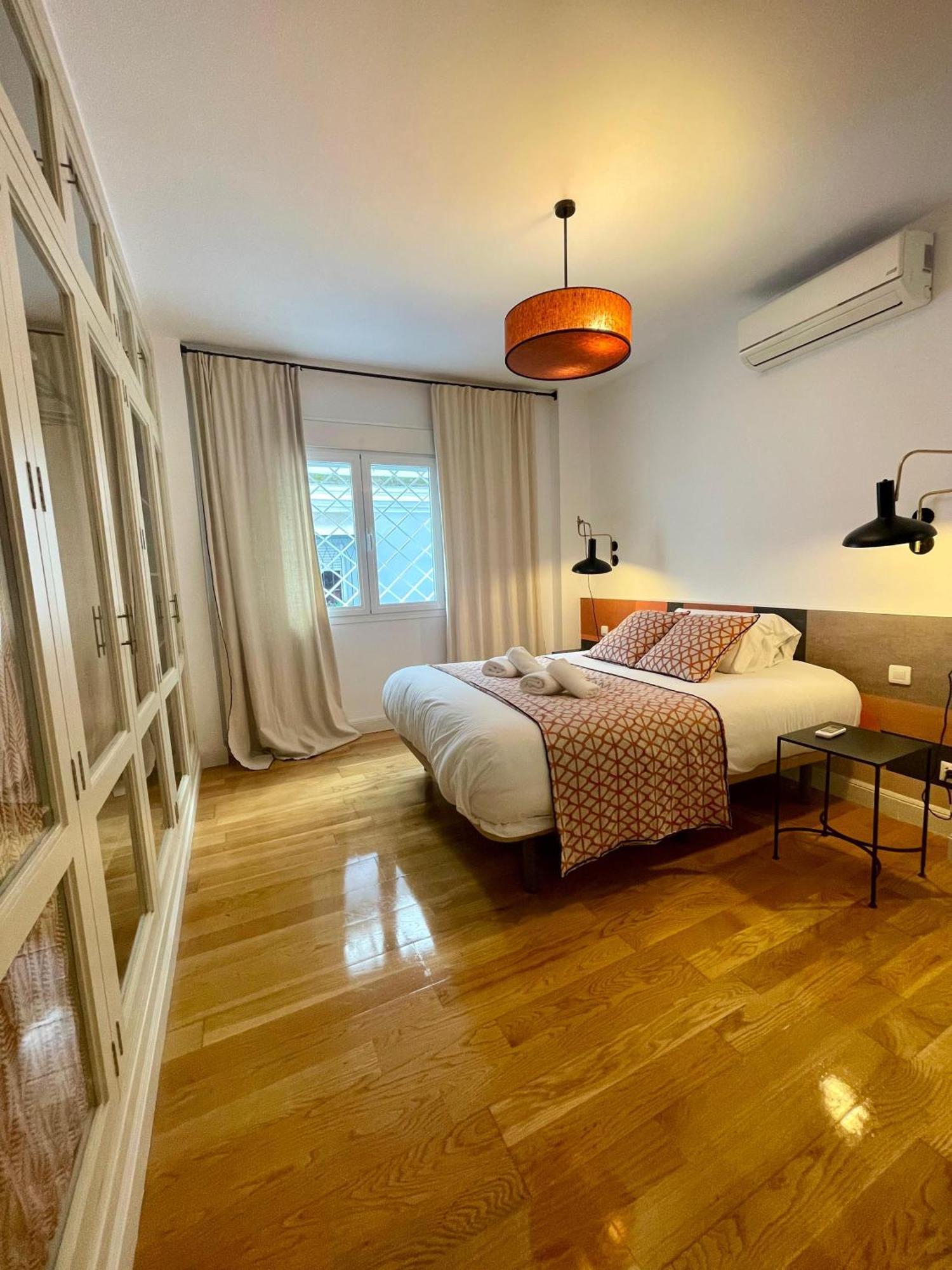 The Zentral Suites & Apartments Севиля Екстериор снимка