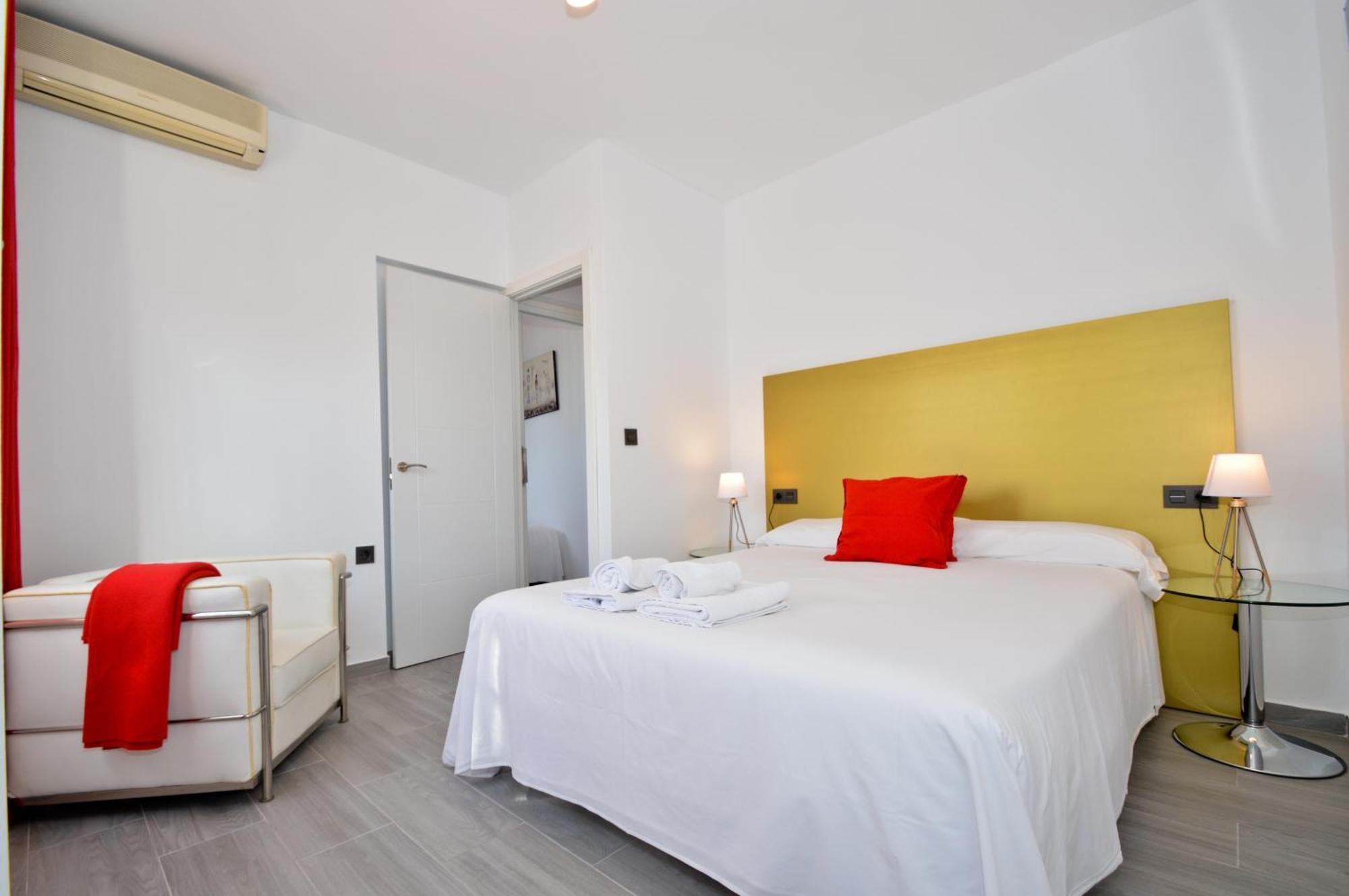 The Zentral Suites & Apartments Севиля Екстериор снимка