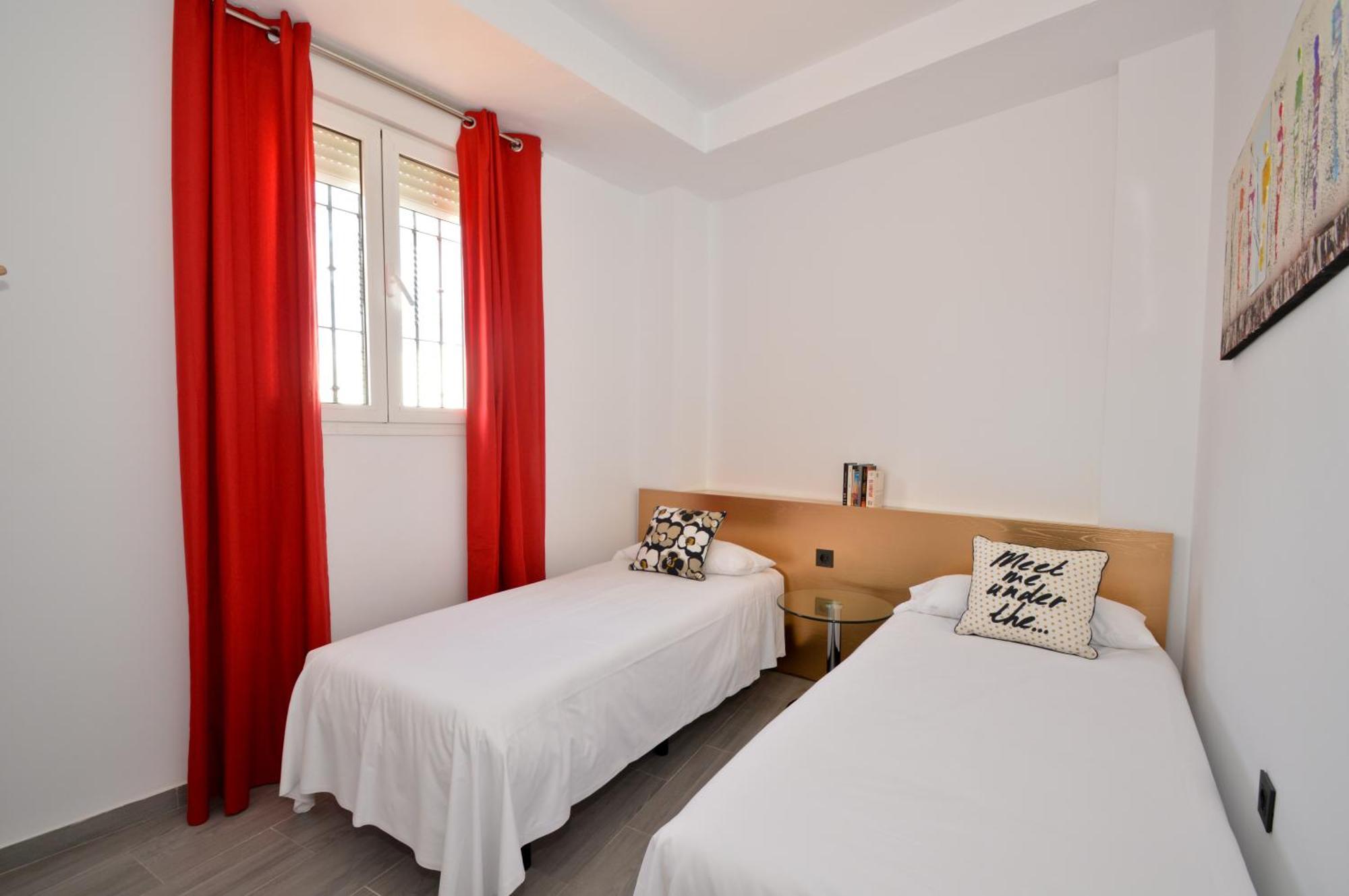 The Zentral Suites & Apartments Севиля Екстериор снимка