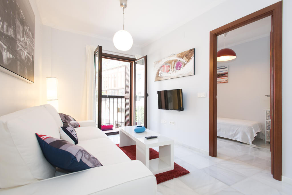 The Zentral Suites & Apartments Севиля Екстериор снимка